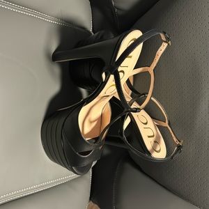 New Without Box Gucci Malaga T-Strap Leather Platform Pump Heels Size 38